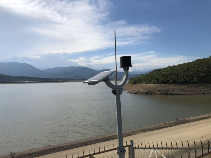 Rainfall and water level measuring equipment at Song Trau reservoir, Thuan Bac district. Photo: MP.