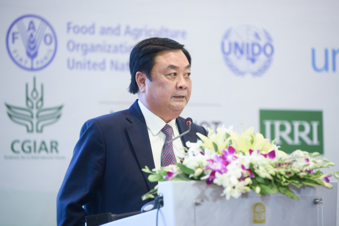 Minister of Agriculture and Rural Development Le Minh Hoan hailed all ideas and thoughts raising at the Dialogue. Photo: Tung Dinh. 