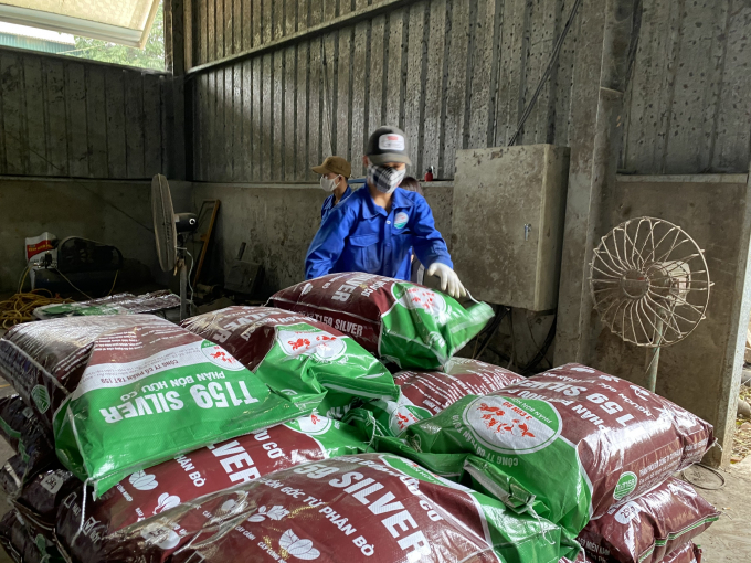 According to the Plant Protection Department, there have been 5,580 recognized organic fertilizer products in circulation, an increase of 6 times compared to 2017. Photo: Nguyen Huan.
