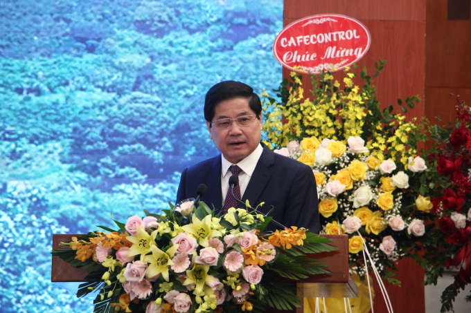 Deputy Minister of Agriculture and Rural Development Le Quoc Doanh delivered a speech to Congress to review the work of term IX (2017-2020) and discuss the direction of term X (2021-2024). Photo: Linh Linh.