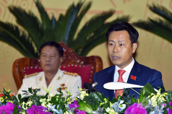 Ông Lê Quân, Phó Bí thư Tỉnh ủy, Chủ tịch UBND tỉnh Cà Mau báo cáo tóm tắt nhiệm kỳ 2015 -2020. Ảnh: Đại hội cung cấp.