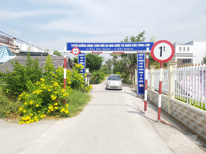 Tuyến đường nông thôn của thị xã Giá Rai khang trang sạch đẹp. Ảnh: Trọng Linh.