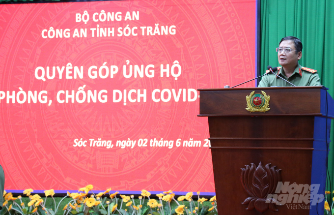 Đại tá Nguyễn Minh Ngọc, Giám đốc Công an tỉnh phát động, kêu gọi CBCS quyên góp, ủng hộ phòng, chống dịch Covid-19. Ảnh: Nguyễn Hoàng.