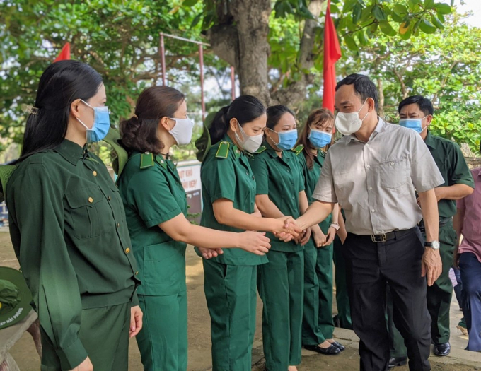 Mr. Tran Luu Quang, Secretary of Hai Phong City Party Committee during his first worki trip to Bach Long Vy district. Photo: Minh Hao.