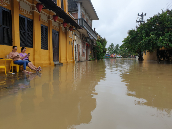 The downstream areas of irrigation and hydropower projects in Quang Nam often face the risk of flooding in the storm season. Photo: L.K.