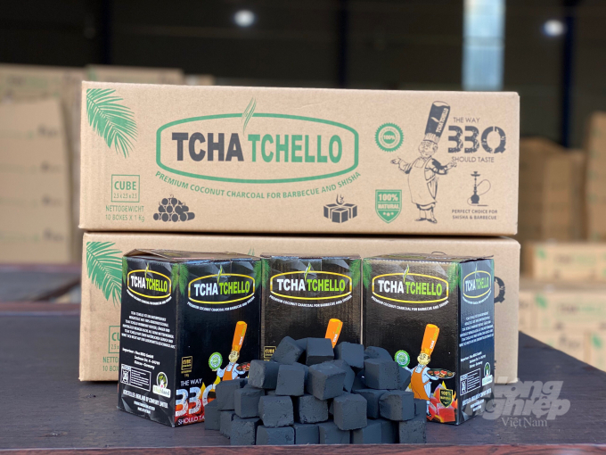 Activated carbon from coconut shell is one of the best charcoal currently available and has high applicability. Photo: Tran Trung.