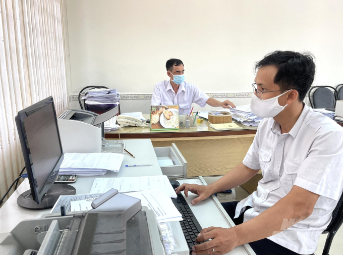 Reception and inspection of plant protection dossiers at the Plant Protection Department of Region IX. Photo: HD.