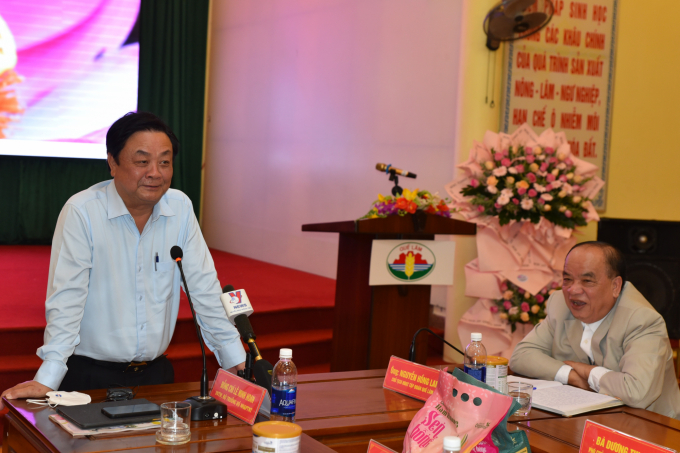 Minister Le Minh Hoan visited and worked with Que Lam Group in early 2022. Photo: Hoang Anh.