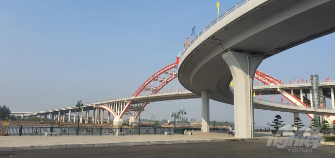 Cầu Hoàng Văn Thụ  - 1 trong những công trình làm thay đổi diện mạo của Hải Phòng. Ảnh: Đinh Mười.