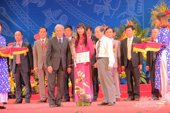 Chị Hạnh được phong hàm Phó Giáo sư năm 2015. Ảnh: CTV