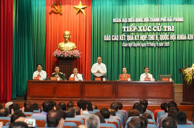 Thủ tướng Chính phủ Nguyễn Xuân Phúc tham dự tiếp xúc cử tri tại Hải Phòng sáng nay. Ảnh: Quang Hiếu.