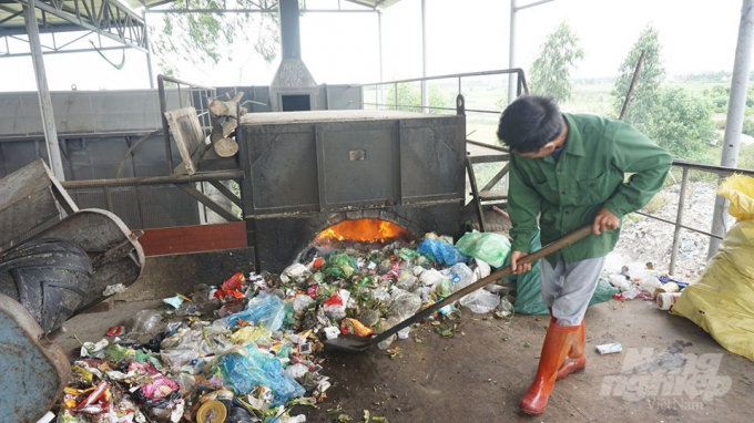 Lò đốt rác của Công ty Green Việt Nam tại xã Lập Lễ, huyện Thủy Nguyên có thể đốt được 20 tấn rác/1 ngày. Ảnh: Đinh Mười.