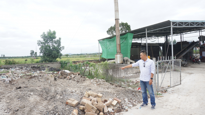 Ông Nguyễn Minh Khánh - Phó Giám đốc Công ty CP Công nghệ môi trường Green Việt Nam khẳng định rác được đốt kiệt đến 95%, không còn có tác hại với môi trường. Ảnh: Đinh Mười.