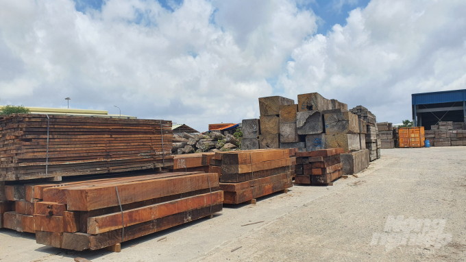 Theo ông Hà Tuấn Anh, cần có khu công nghiệp chỉ dành riêng cho ngành gỗ, trong đó có hỗ trợ từ A-Z để nâng tầm sản phẩm truyền thống của người Việt. Ảnh: Đinh Mười.