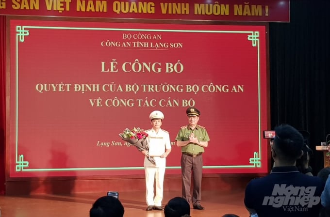 Tân Giám đốc Công an tỉnh Lạng Sơn - Đại tá Thái Hồng Công (trái): Ảnh: NNVN.