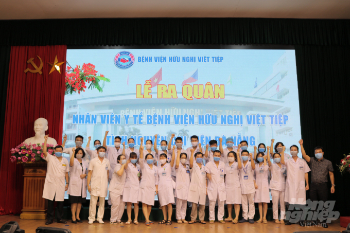 20 nhân viên y tế của Bệnh viện Việt Tiệp tự nguyện xung phong lên đường giúp Đà Nẵng ứng phó với dịch Covid-19. Ảnh: NNVN.