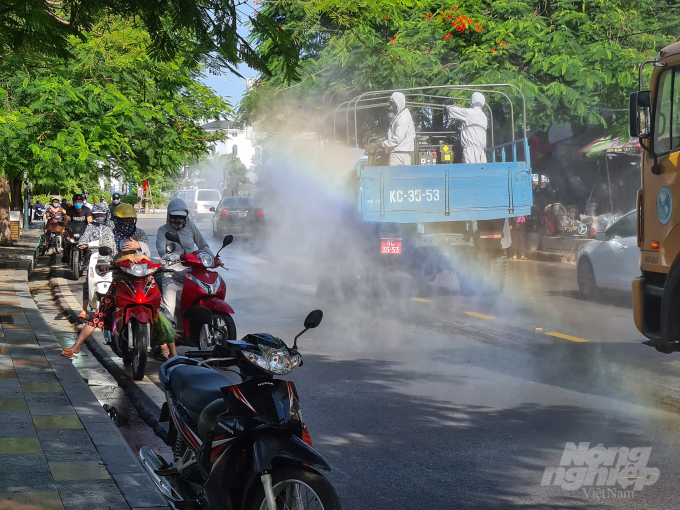 Khoảng 700km các tuyến đường chính tại TP Hải Phòng sẽ được phun khử khuẩn để phòng chống dịch Covid-19. Ảnh: PL.