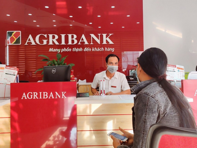 Chị C.T.N quay lại ngân hàng Agribank Chi nhánh Bắc Hải Phòng để cảm ơn. Ảnh: CTV.