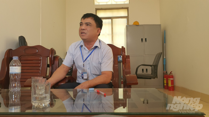 Ông Nguyễn Văn Định - Chủ tịch UBND xã Thanh Sơn tại buổi làm việc với PV. Ảnh: Đinh Mười.