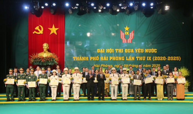 Các tập thể, cá nhân xuất sắc trong phong trào thi đua yêu nước của TP Hải Phòng được ghi nhận tại Đại hội. Ảnh: Hồng Phong.