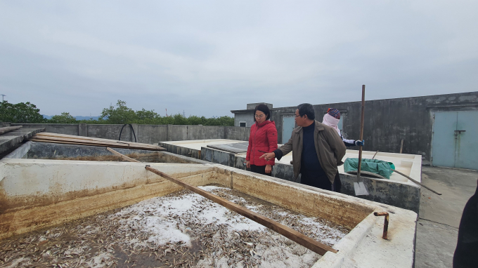 Cơ sở liên kết cung cấp nước mắm cốt cho Công ty nước mắm Sơn Hải tại thị trấn Cát Hải. Ảnh: Đinh Mười.