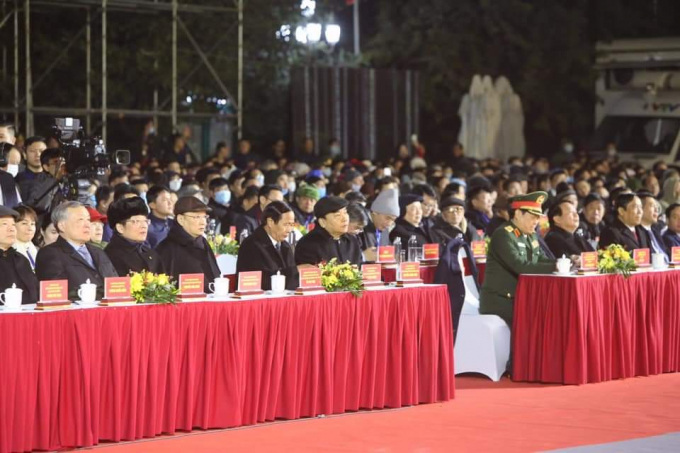 Thủ tướng Chính phủ Nguyễn Xuân Phúc cùng các đồng chí lãnh đạo TW tham dự buổi lễ. Ảnh: HP