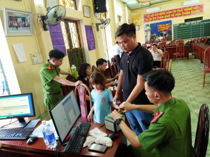 Làm căn cước công dân tại 1 đơn vị trên địa bàn huyện Tiên Lãng. Ảnh: Thái Bảo Long.