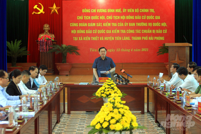 Chủ tịch Quốc hội Vương Đình Huệ cùng đoàn Công tác làm việc tại huyện Tiên Lãng. Ảnh: NNVN.