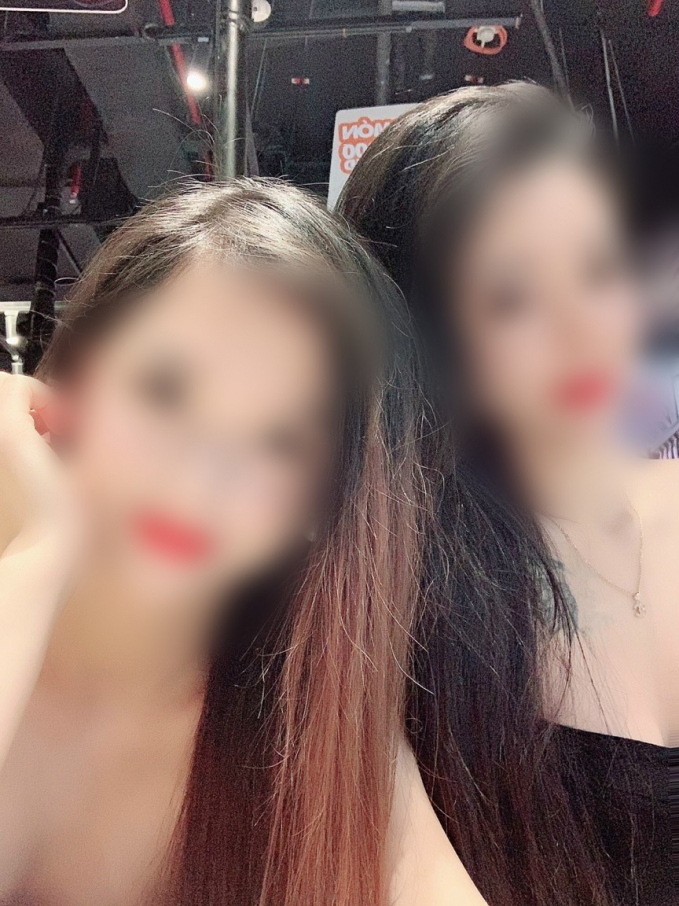 Hai nữ tiếp viên được xác định làm việc cùng nhau tại quán Bar Karaoke New KTV. Ảnh: MXH.