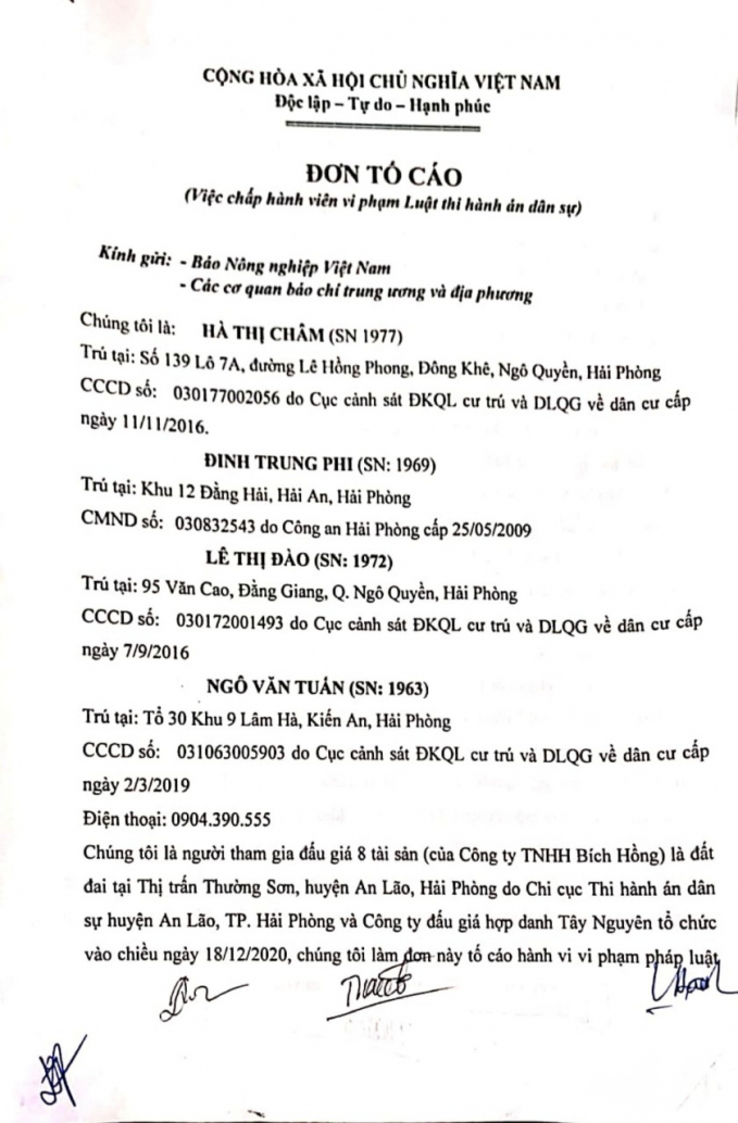 Đơn tố cáo được gửi đến Báo Nông nghiệp Việt Nam kèm theo nhiều văn bản, thông tin, chứng cứ. Ảnh: Đinh Mười.