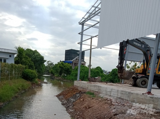 Hoạt động xây dựng vi phạm hành lang bảo vệ công trình thủy lợi tại xã Bắc Sơn. Ảnh: Đinh Mười.