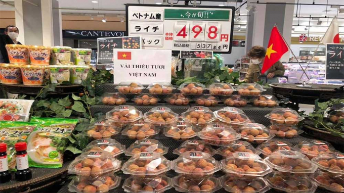 Thieu lychees are sold in Japan.