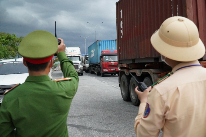 Các địa phương không tự ý đặt ra 'giấy phép con' làm ách tắc, cản trở việc lưu thông hàng hóa và người thi hành công vụ.