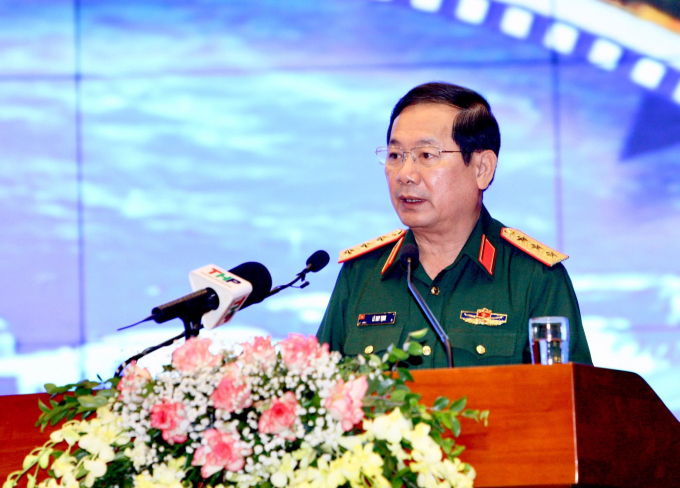 Thượng tướng Lê Huy Vịnh, Uỷ viên Trung ương Đảng, Thứ trưởng Bộ Quốc Phòng phát biểu tại Hội thảo. Ảnh: LT.