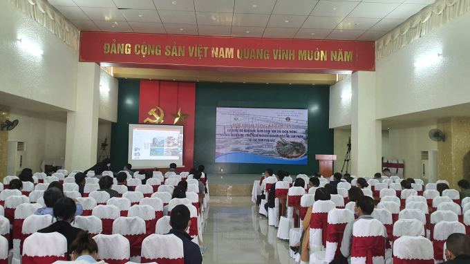 The seminar on the morning of November 30. Photo: Dinh Muoi.