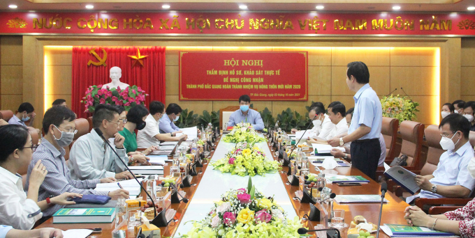 Hội nghị thẩm định hồ sơ và khảo sát thực tế của Văn phòng Điều phối NTM Trung ương trước khi công nhận TP Bắc Giang đạt chuẩn NTM. Ảnh: Nguyễn Miền.