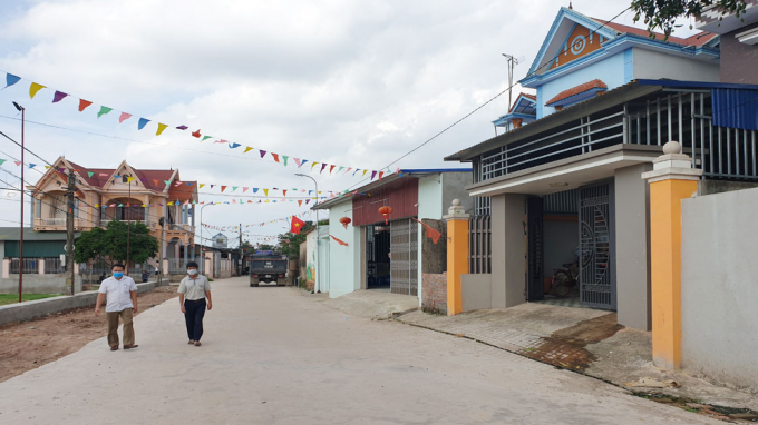 Đường nông thôn tại thôn Hậu, xã Đại Lâm, huyện Lạng Giang được mở rộng, có hệ thống điện chiếu sáng. Ảnh: BBG.