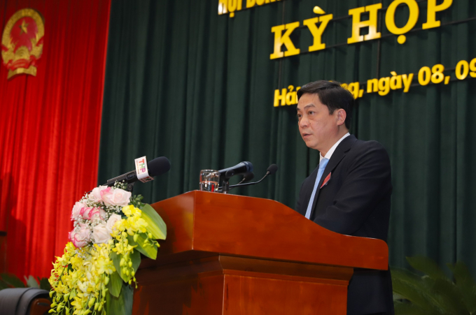 Ông Đỗ Gia Khánh, Giám đốc Sở NN-PTNT trả lời chất vấn của cử tri về xây dựng NTM tại Kỳ họp. Ảnh: Đàm Thanh.