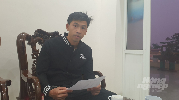 Anh Phạm Văn Cường, ngư dân nuôi ngao tại xã Đại Hợp, huyện Kiến Thụy trao đổi thông tin với PV.