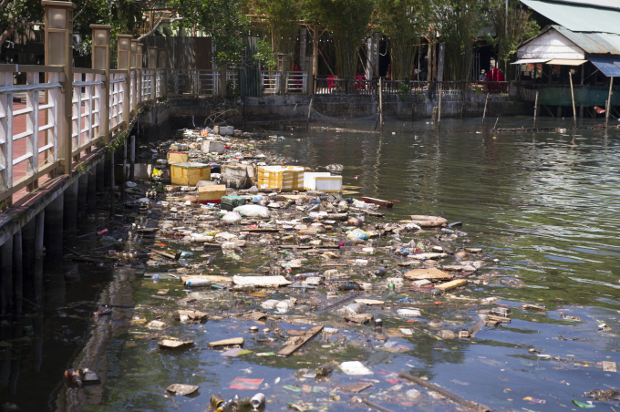 Rác thải trên sông. Ảnh: WWF.