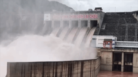 Thủy điện Lai Châu mở 5 cửa xả lũ giảm mực nước hồ chứa
