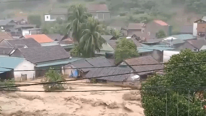 Lũ ống càn quét tại huyện Kỳ Sơn, một cháu bé tử vong