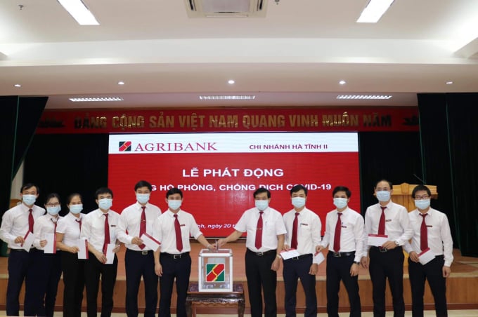 Agribank CN Hà Tĩnh II chung tay phòng, chống dịch Covid-19. Ảnh: Gia Hưng.