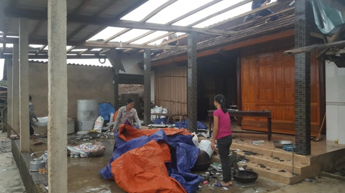 Hơn 150 ngôi nhà ở xã Hương Xuân, huyện Hương Khê bị tốc mái. Ảnh: Đức Hùng.