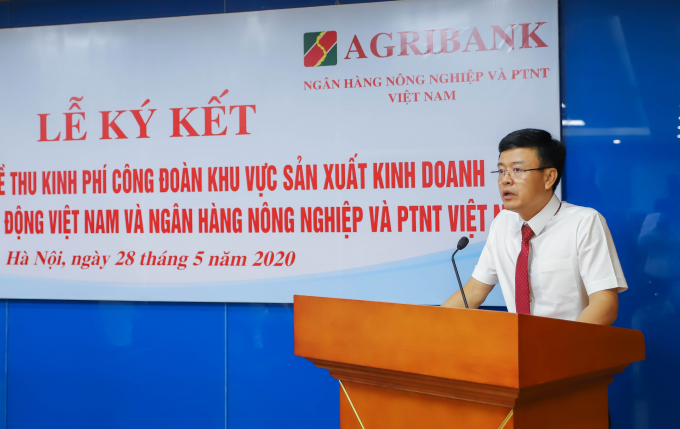 Phó Tổng Giám đốc Agribank cho hay, việc hợp tác giữa 2 đơn vị sẽ giúp Tổng LĐLĐ Việt Nam và LĐLĐ các tỉnh quản lý được hoạt động cấp, nộp kinh phí công đoàn của công đoàn cấp dưới một cách trực tuyến. Ảnh: Văn Vinh.  