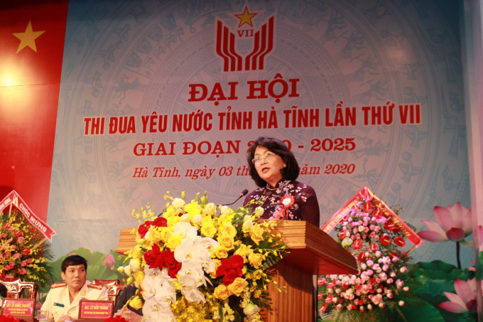 Phó Chủ tịch nước Đặng Thị Ngọc Thịnh đề nghị Hà Tĩnh chú trọng khen thưởng người lao động trực tiếp. Ảnh: Trần Phong.