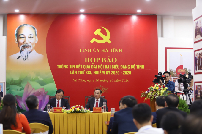 Toàn cảnh buổi họp báo thông tin kết quả Đại hội đại biểu Đảng bộ tỉnh Hà Tĩnh lần thứ XIX. Ảnh: Đức Hùng.