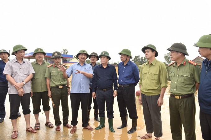Phó Thủ tướng cùng đoàn công tác chỉ đạo ứng phó mưa lũ ở Quảng Trị.