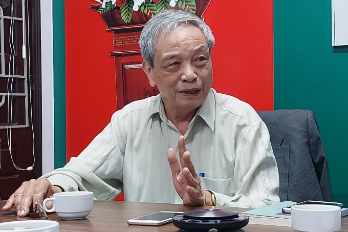 Ông Tạ Quang Ngọc chia sẻ về những kỷ niệm với Báo NNVN. Ảnh: Võ Dũng.