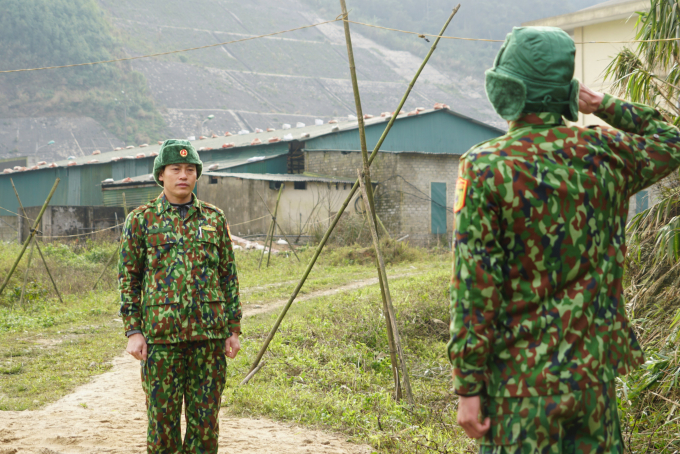 Thiếu tá Trần Văn Sông, Trạm trưởng Trạm kiểm soát Biên phòng cửa khẩu quốc tế Cầu Treo cho hay, từ tháng 3/2020 đến nay, lực lượng Bộ đội Biên phòng phân công lực lượng thường trực 24/24h tại 8 chốt phòng chống dịch Covid-19 đặt trên đường biên giới 2 nước Việt – Lào.